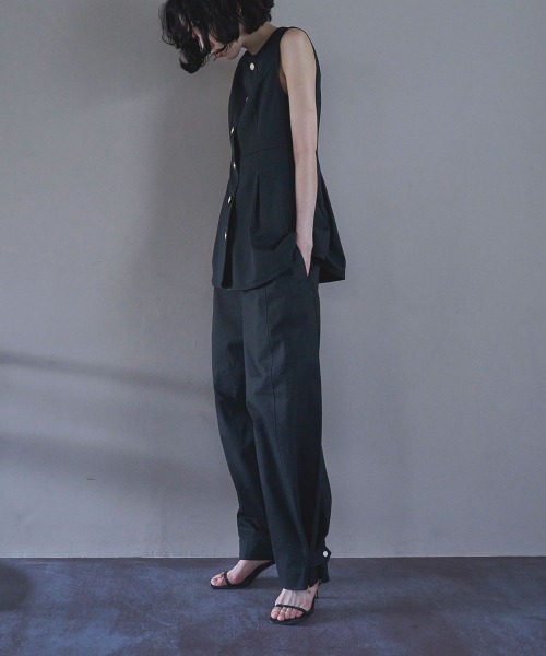 marjour（マージュール）の「CURVE COTTON PANTS（その他パンツ・レディース・ブラック/アイボリー・M）」の21枚目の写真