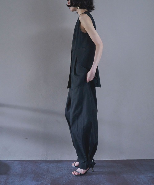 marjour（マージュール）の「CURVE COTTON PANTS（その他パンツ・レディース・ブラック/アイボリー・M）」の22枚目の写真