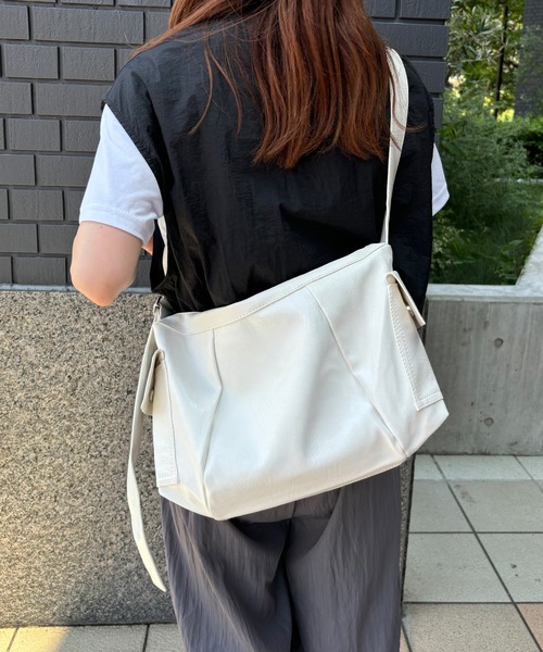 ISOOK(アイスー)の「【ISOOK / アイスー】ビッグサイズクロワッサンバッグ / ショルダーバッグ アウトポケット トートバッグ ZOZOTOWN限定(ショルダーバッグ・レディース・ブラック/ホワイト・FREE)」の18枚目の写真