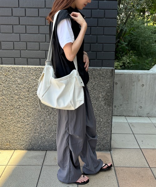 ISOOK(アイスー)の「【ISOOK / アイスー】ビッグサイズクロワッサンバッグ / ショルダーバッグ アウトポケット トートバッグ ZOZOTOWN限定(ショルダーバッグ・レディース・ブラック/ホワイト・FREE)」の19枚目の写真