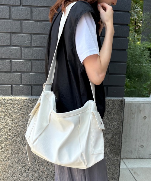 ISOOK(アイスー)の「【ISOOK / アイスー】ビッグサイズクロワッサンバッグ / ショルダーバッグ アウトポケット トートバッグ ZOZOTOWN限定(ショルダーバッグ・レディース・ブラック/ホワイト・FREE)」の17枚目の写真