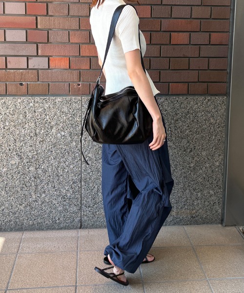 ISOOK(アイスー)の「【ISOOK / アイスー】ビッグサイズクロワッサンバッグ / ショルダーバッグ アウトポケット トートバッグ ZOZOTOWN限定(ショルダーバッグ・レディース・ブラック/ホワイト・FREE)」の16枚目の写真