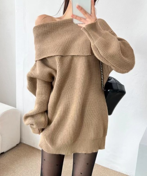 ECLIN(エクラン)の「オフショルダー畦編みチュニックニットプルオーバー(ニット/セーター・レディース・ブラック/ベージュ・FREE)」の4枚目の写真