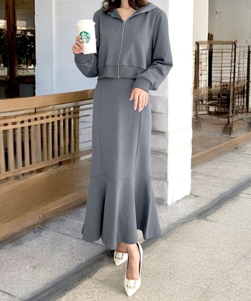 Julia Boutique（ジュリアブティック）の「パーカー×マーメイドスカートスウェットセットアップ（ワンピース・レディース・ホワイト/ピンク/モカ/ブラック/ブルーグレー/グレー・ONE）」の4枚目の写真