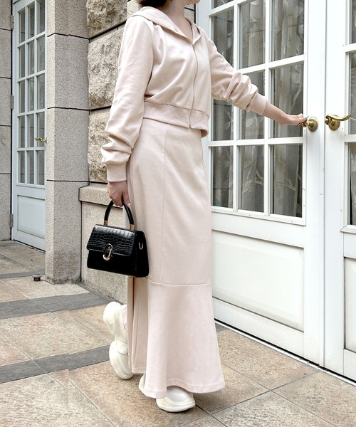 And Mary クリーム色オーバーサイズスウェットとスカートセット And Mary クリーム色オーバーサイズスウェットとスカートセット