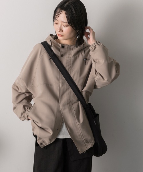 ad thie(アドティエ)の「BIGポケット ショルダーバッグ(ショルダーバッグ・レディース・ベージュ/ブラック・FREE)」の5枚目の写真