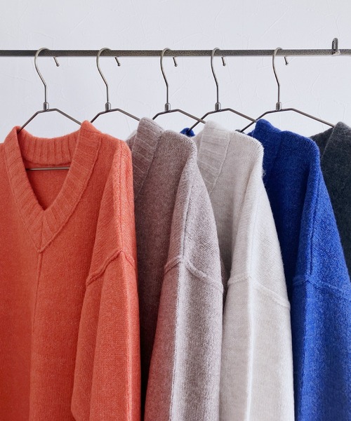 reca(レカ)の「Vネックオーバーサイズニット(ニット/セーター・レディース・チャコールグレー/ブルー/グレイッシュベージュ/オートミール/オレンジ・M)」の6枚目の写真