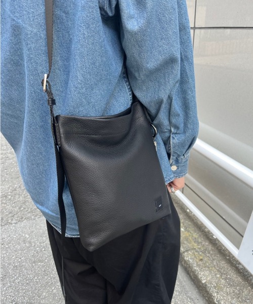 waku（ワク）の「WK-0090　waku　シンプルショルダー　Sサイズ（ショルダーバッグ・メンズ・グレー/ネイビー/ブラック・FREE）」の2枚目の写真