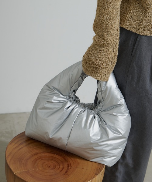 CIAOPANIC TYPY(チャオパニックティピー)の「メタリックパディングBAG(トートバッグ・レディース・ホワイト/シルバー/ネイビー・ONE SIZE)」の4枚目の写真
