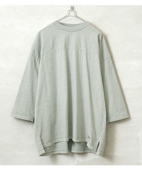 WAIPER.inc(ワイパーインク)の「製品染め 7分袖 SUPER BIG FOOTBALL TEE(Tシャツ/カットソー・メンズ・グレイッシュベージュ/グリーン系その他/ネイビー/チャコールグレー・S/M/L/XL)」の3枚目の写真