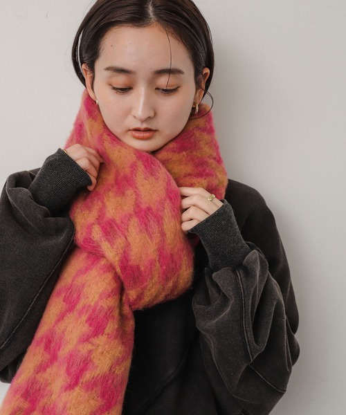 SENSE OF PLACE by URBAN RESEARCH（センスオブプレイスバイアーバンリサーチ）の「チドリガラストール（マフラー・レディース・ブラウン/ピンク・ONE）」の3枚目の写真