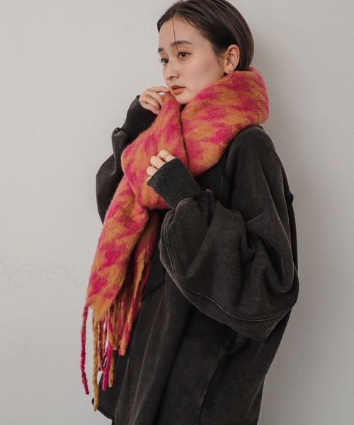 SENSE OF PLACE by URBAN RESEARCH（センスオブプレイスバイアーバンリサーチ）の「チドリガラストール（マフラー・レディース・ブラウン/ピンク・ONE）」の5枚目の写真