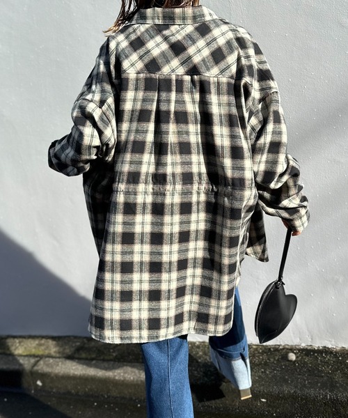 mi via loca(ミヴィアロカ)の「Vintageライク ドロスト オーバーサイズ チェックシャツ(シャツ/ブラウス・レディース・ブラック系/グリーン系・FREE)」の8枚目の写真
