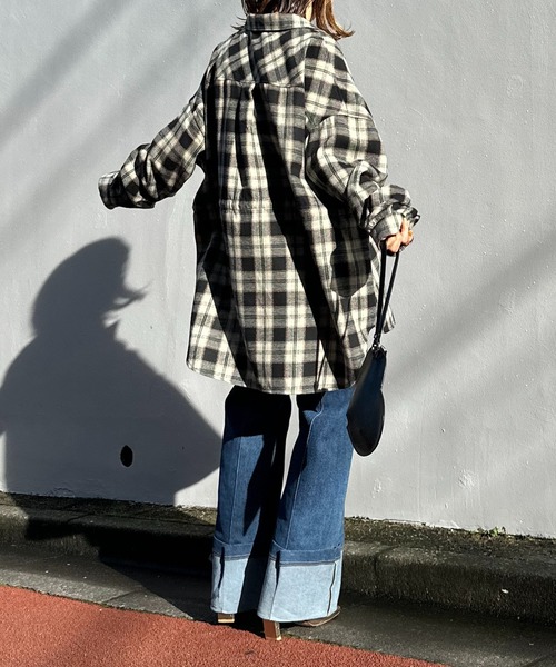 mi via loca(ミヴィアロカ)の「Vintageライク ドロスト オーバーサイズ チェックシャツ(シャツ/ブラウス・レディース・ブラック系/グリーン系・FREE)」の19枚目の写真