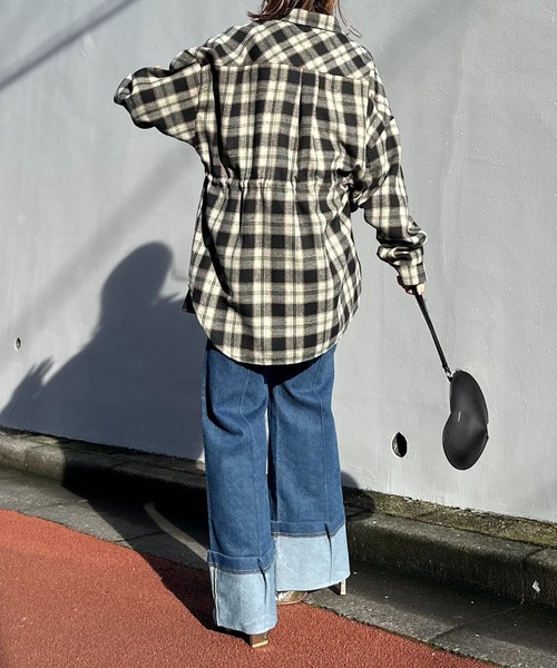 mi via loca(ミヴィアロカ)の「Vintageライク ドロスト オーバーサイズ チェックシャツ(シャツ/ブラウス・レディース・ブラック系/グリーン系・FREE)」の14枚目の写真