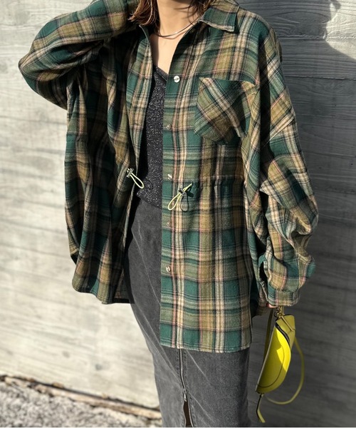 mi via loca(ミヴィアロカ)の「Vintageライク ドロスト オーバーサイズ チェックシャツ(シャツ/ブラウス・レディース・ブラック系/グリーン系・FREE)」の4枚目の写真