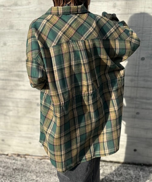 mi via loca(ミヴィアロカ)の「Vintageライク ドロスト オーバーサイズ チェックシャツ(シャツ/ブラウス・レディース・ブラック系/グリーン系・FREE)」の3枚目の写真