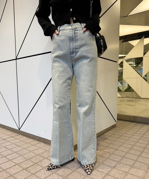 one after another NICE CLAUP(ワンアフターアナザーナイスクラップ)の「ストレッチフレアデニムパンツ(デニムパンツ・レディース・ネイビー/ブルー/ライトブルー・SMALL/MEDIUM)」の3枚目の写真