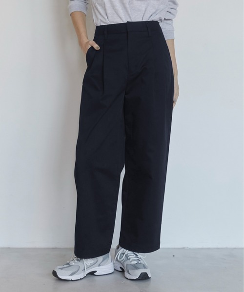 ANGIE(アンジー)の「ツータック ワイドストレート チノパンツ(チノパンツ・レディース・キャメル/ブラック/ダークグレー/ベージュ/カーキ/ネイビー/チャコールグレー・マルチサイズ)」の7枚目の写真