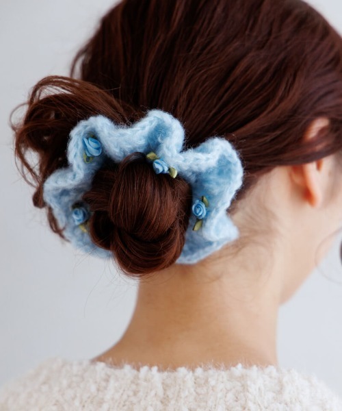 flower（フラワー）の「ロージーニットヘアゴム（シュシュ・レディース・アイボリー/ブルー・FREE）」の5枚目の写真