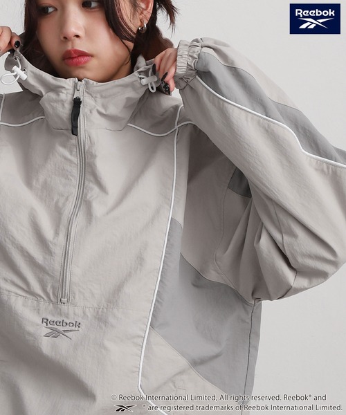 Reebok(リーボック)の「【REEBOK】 パイピング ライン入り ナイロン フード アノラック ジャケット / ナイロンプルオーバー ドロスト(ナイロンジャケット・レディース・グレイッシュベージュ/ネイビー/チャコール・MEDIUM/LARGE/X-LARGE)」の7枚目の写真