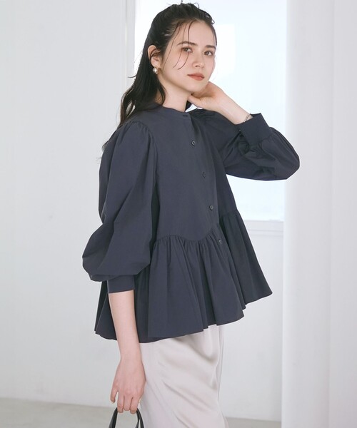 23区（ニジュウサンク）の「【SLOW/一部店舗限定】タンブラーコットンブロード ブラウス（シャツ/ブラウス・レディース・ホワイト系/ダルブルー系/ブルー系・40/38）」の3枚目の写真