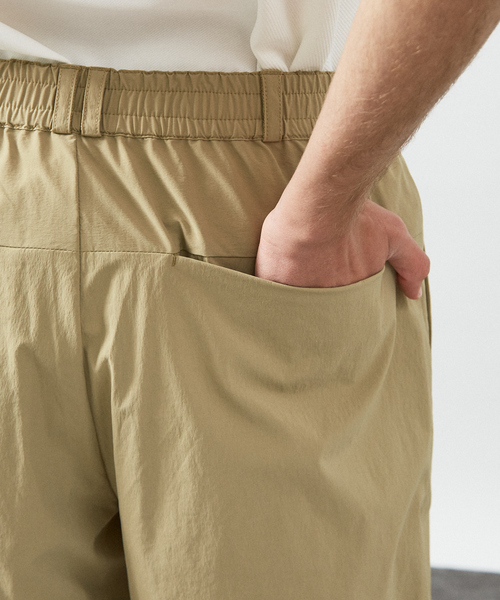 ABAHOUSE(アバハウス)の「【セットアップ対応】TUCK&DARTS ワイドテーパードパンツ(その他パンツ・メンズ・ブラック/ベージュ・46/48)」の7枚目の写真