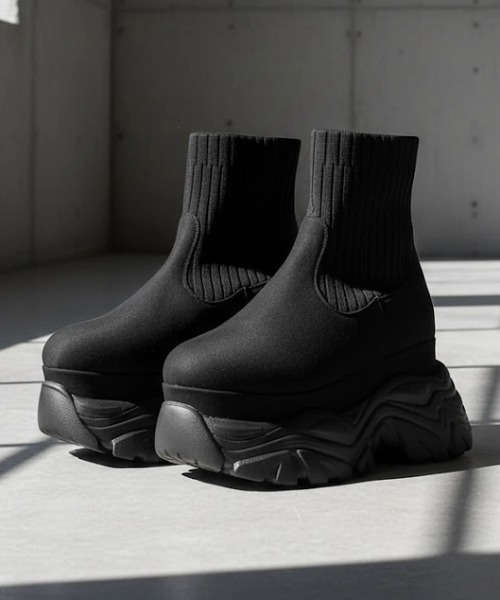 LOVEHUNTER（ラブハンター）の「+9.5cm 軽量厚底 ソックススニーカーブーツ（ブーツ・レディース・ブラック/ブラック系1/ブラック系2・M/L/LL/S）」の3枚目の写真