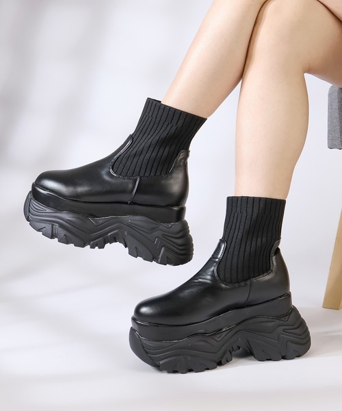 LOVEHUNTER（ラブハンター）の「+9.5cm 軽量厚底 ソックススニーカーブーツ（ブーツ・レディース・ブラック/ブラック系1/ブラック系2・M/L/LL/S）」の4枚目の写真