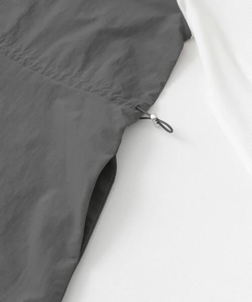 ITEMS URBANRESEARCH(アイテムズ アーバンリサーチ)の「ドッキングナイロンワンピース(ワンピース・レディース・カーキ/チャコールグレー・FREE)」の13枚目の写真