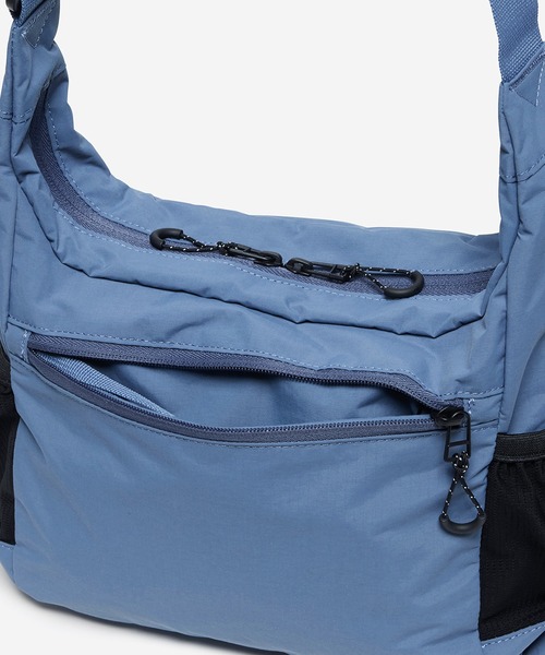 AIGLE（エーグル）の「撥水 コンパクト ミニショルダーバッグ（ショルダーバッグ・レディース・ブルー/ライトグリーン/ブラック・FREE）」の5枚目の写真