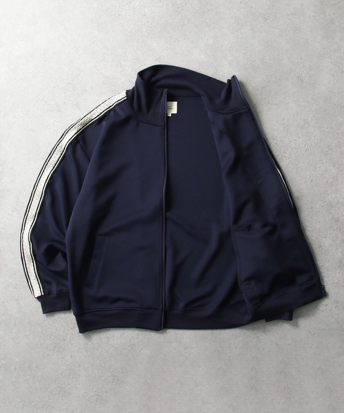 CORISCO（コリスコ）の「【CORISCO】 エステル テープ使い ライン柄 トラックジャケット / ジャージ（ジャージ・メンズ・ブラック/ネイビー/チャコール・X-LARGE/LARGE/MEDIUM）」の8枚目の写真