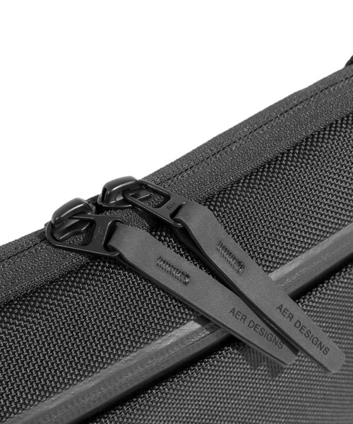 Aer（エアー）の「Aer Slim Pouch 2 エアー スリム ポーチ ガジェットケース（ポーチ・メンズ・ブラック・FREE）」の19枚目の写真
