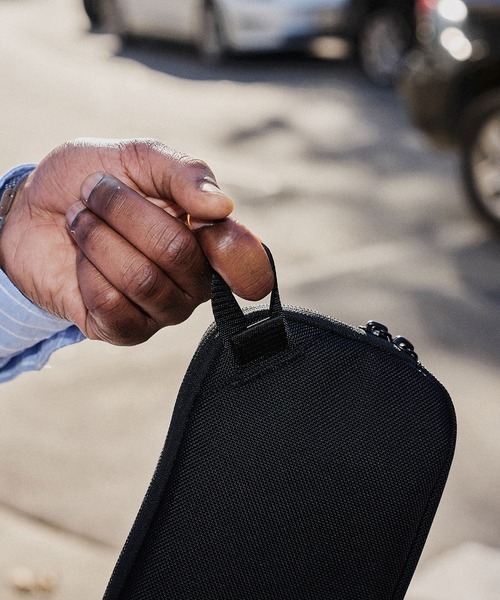 Aer（エアー）の「Aer Slim Pouch 2 エアー スリム ポーチ ガジェットケース（ポーチ・メンズ・ブラック・FREE）」の11枚目の写真