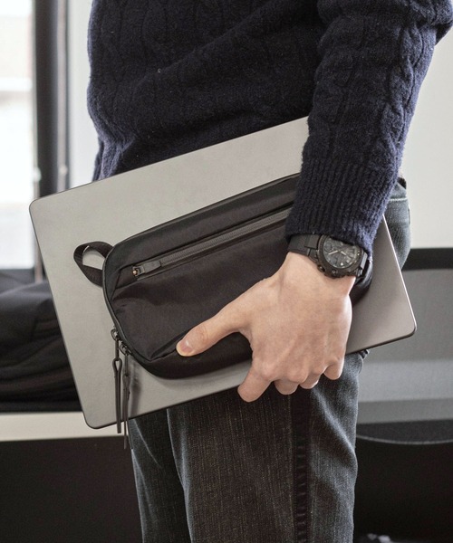 Aer（エアー）の「Aer Slim Pouch 2 エアー スリム ポーチ ガジェットケース（ポーチ・メンズ・ブラック・FREE）」の14枚目の写真