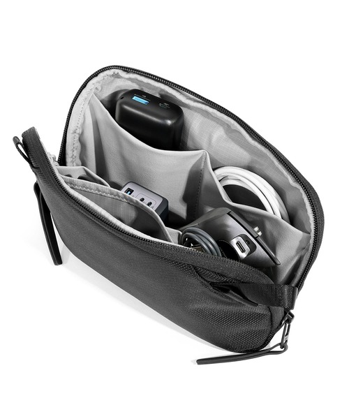 Aer（エアー）の「Aer Slim Pouch 2 エアー スリム ポーチ ガジェットケース（ポーチ・メンズ・ブラック・FREE）」の16枚目の写真