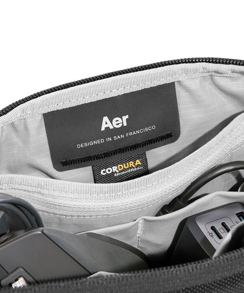 Aer（エアー）の「Aer Slim Pouch 2 エアー スリム ポーチ ガジェットケース（ポーチ・メンズ・ブラック・FREE）」の18枚目の写真