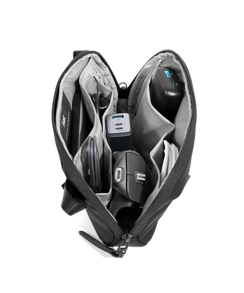 Aer（エアー）の「Aer Slim Pouch 2 エアー スリム ポーチ ガジェットケース（ポーチ・メンズ・ブラック・FREE）」の17枚目の写真