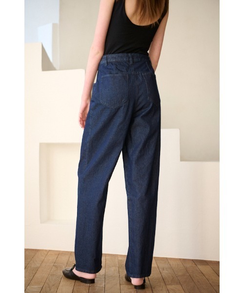 Estella.K(エステラケー)の「Elsa Mid Rise Loose Jean タックデニムパンツ(デニムパンツ・レディース・ネイビー/ブルー・SMALL/MEDIUM)」の4枚目の写真