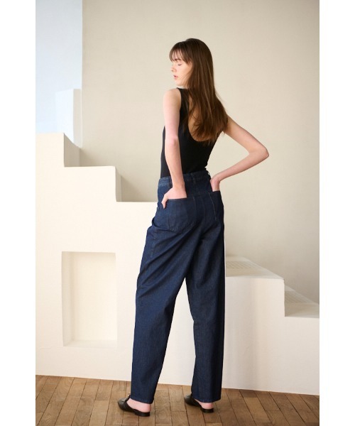 Estella.K(エステラケー)の「Elsa Mid Rise Loose Jean タックデニムパンツ(デニムパンツ・レディース・ネイビー/ブルー・SMALL/MEDIUM)」の7枚目の写真