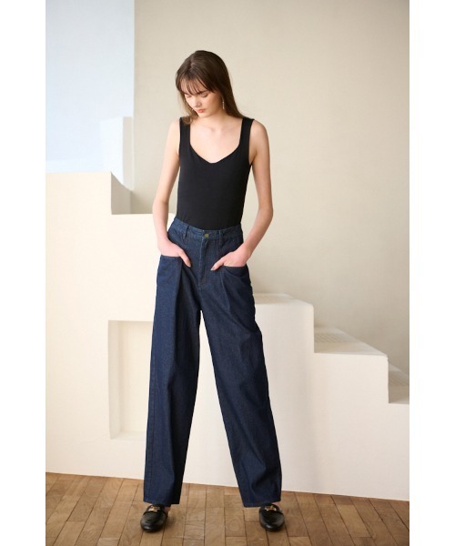 Estella.K(エステラケー)の「Elsa Mid Rise Loose Jean タックデニムパンツ(デニムパンツ・レディース・ネイビー/ブルー・SMALL/MEDIUM)」の6枚目の写真