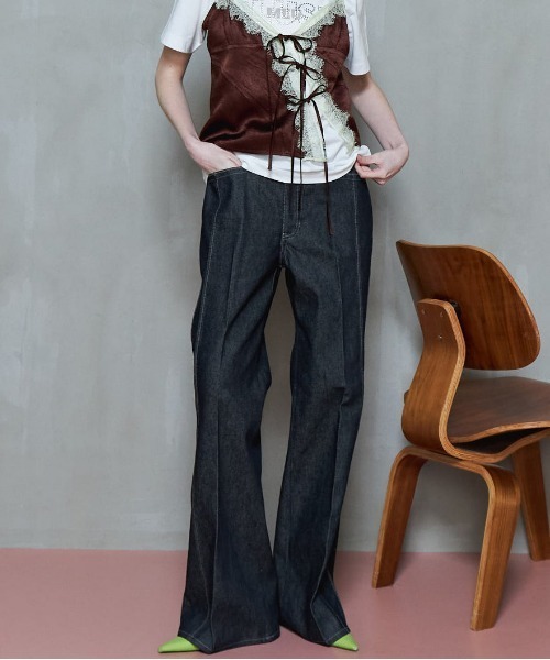 MAISON SPECIAL(メゾンスペシャル)の「Low Waist Semi-Flare Denim Pants/ローウエストセミフレアデニム(デニムパンツ・レディース・ブルー/ブラック/ネイビー・38/36)」の9枚目の写真