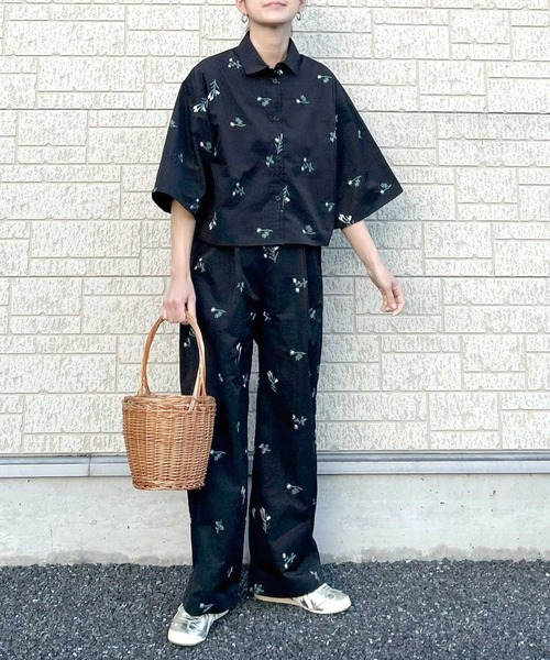 CORNERS（コーナーズ）の「ナイロンタフタ花柄刺繍タックパンツ【KR select】（スラックス・レディース・ブラック/ベージュ系その他・M）」の15枚目の写真