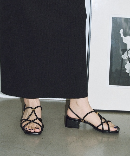 LE TALON（ルタロン）の「GRISE3.5cmクロスメタルストリングサンダル（サンダル・レディース・ブラック系その他/アイボリー/ブラウン・SMALL/MEDIUM/LARGE/X-LARGE）」の6枚目の写真