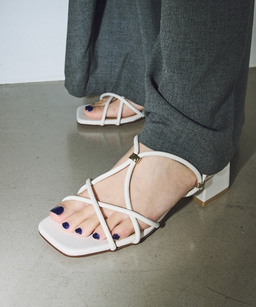 LE TALON（ルタロン）の「GRISE3.5cmクロスメタルストリングサンダル（サンダル・レディース・ブラック系その他/アイボリー/ブラウン・SMALL/MEDIUM/LARGE/X-LARGE）」の8枚目の写真