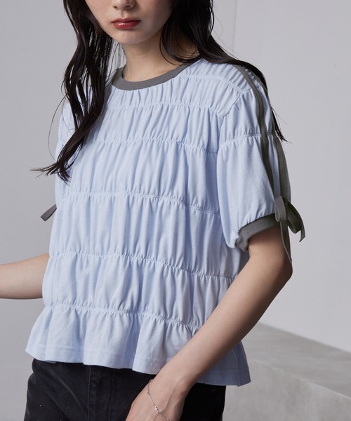nui nullu(ヌイヌル)の「【nui nullu】袖サイドライン&リボン シャーリング リンガーTシャツ(Tシャツ/カットソー・レディース・オフホワイト/ブラック/サックスブルー/チャコール・FREE)」の4枚目の写真