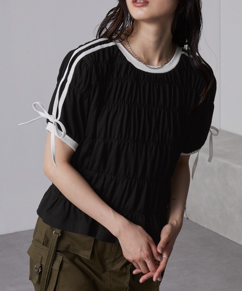 nui nullu(ヌイヌル)の「【nui nullu】袖サイドライン&リボン シャーリング リンガーTシャツ(Tシャツ/カットソー・レディース・オフホワイト/ブラック/サックスブルー/チャコール・FREE)」の3枚目の写真