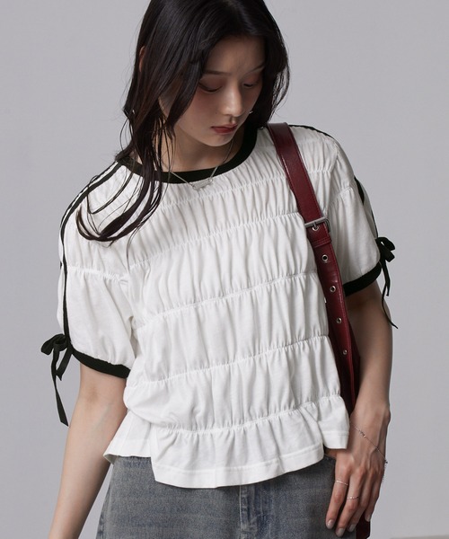 nui nullu(ヌイヌル)の「【nui nullu】袖サイドライン&リボン シャーリング リンガーTシャツ(Tシャツ/カットソー・レディース・オフホワイト/ブラック/サックスブルー/チャコール・FREE)」の8枚目の写真