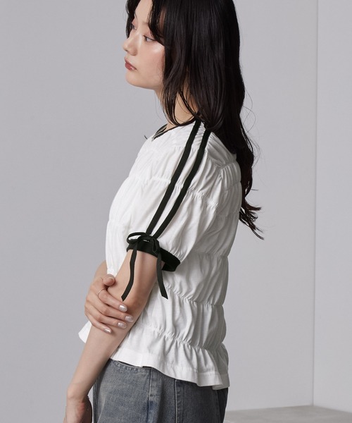 nui nullu(ヌイヌル)の「【nui nullu】袖サイドライン&リボン シャーリング リンガーTシャツ(Tシャツ/カットソー・レディース・オフホワイト/ブラック/サックスブルー/チャコール・FREE)」の9枚目の写真