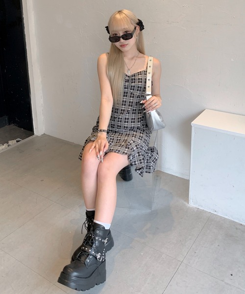 Mejoul（メジュール）の「ブラックチェック フロントギャザー キャミ ぺプラム ミニワンピース（ワンピース・レディース・ブラック・M/L）」の8枚目の写真